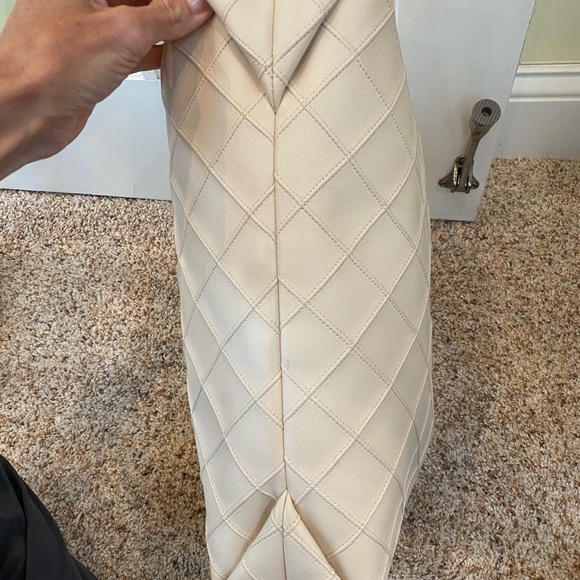 Tory Burch Cream Quilted Shoulder Bag - Picture 10 of 16